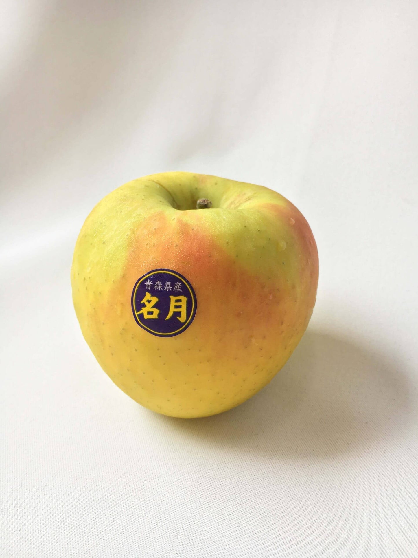 Aomori Meigetsu Apple (1 pc)